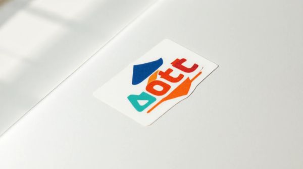 Decora il tuo branding con adesivi personalizzati innovativi